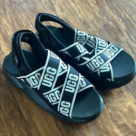 UGG Black Sandals Criss-Cross Design - Picture 3 of 5